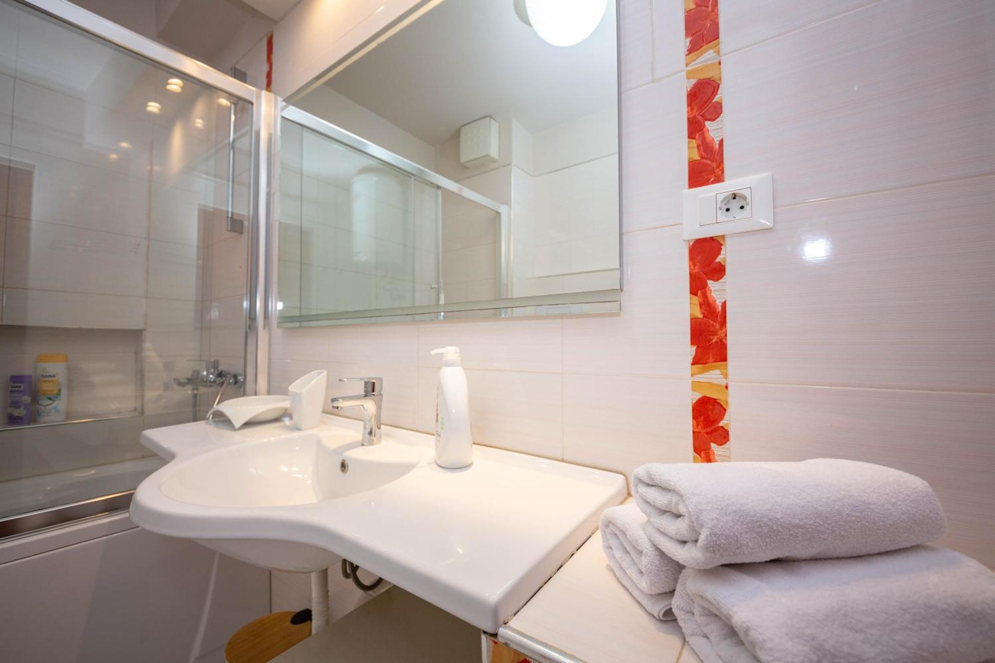 Blloku Unique Apartments 3 Тирана Екстериор снимка