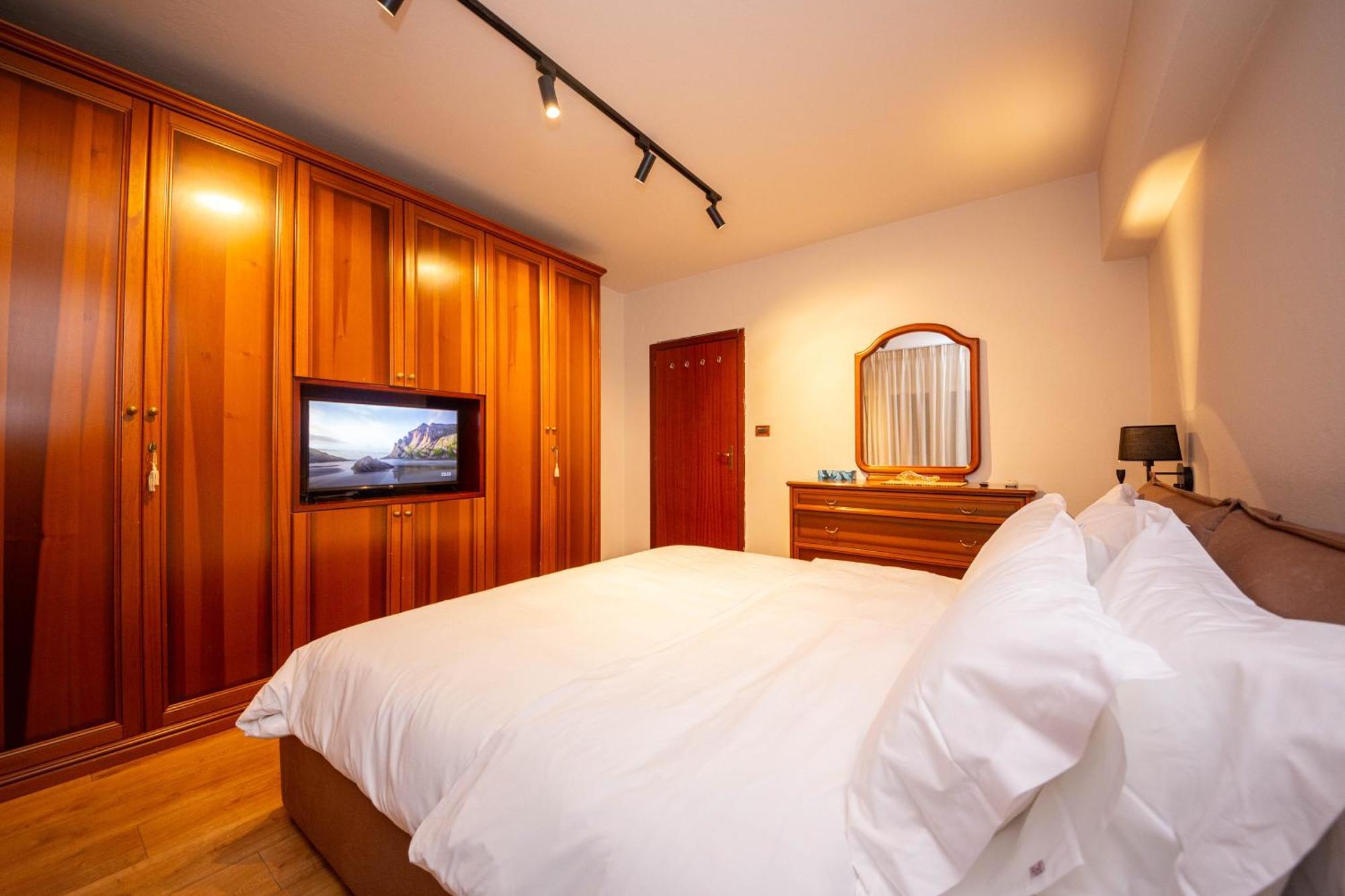 Blloku Unique Apartments 3 Тирана Екстериор снимка