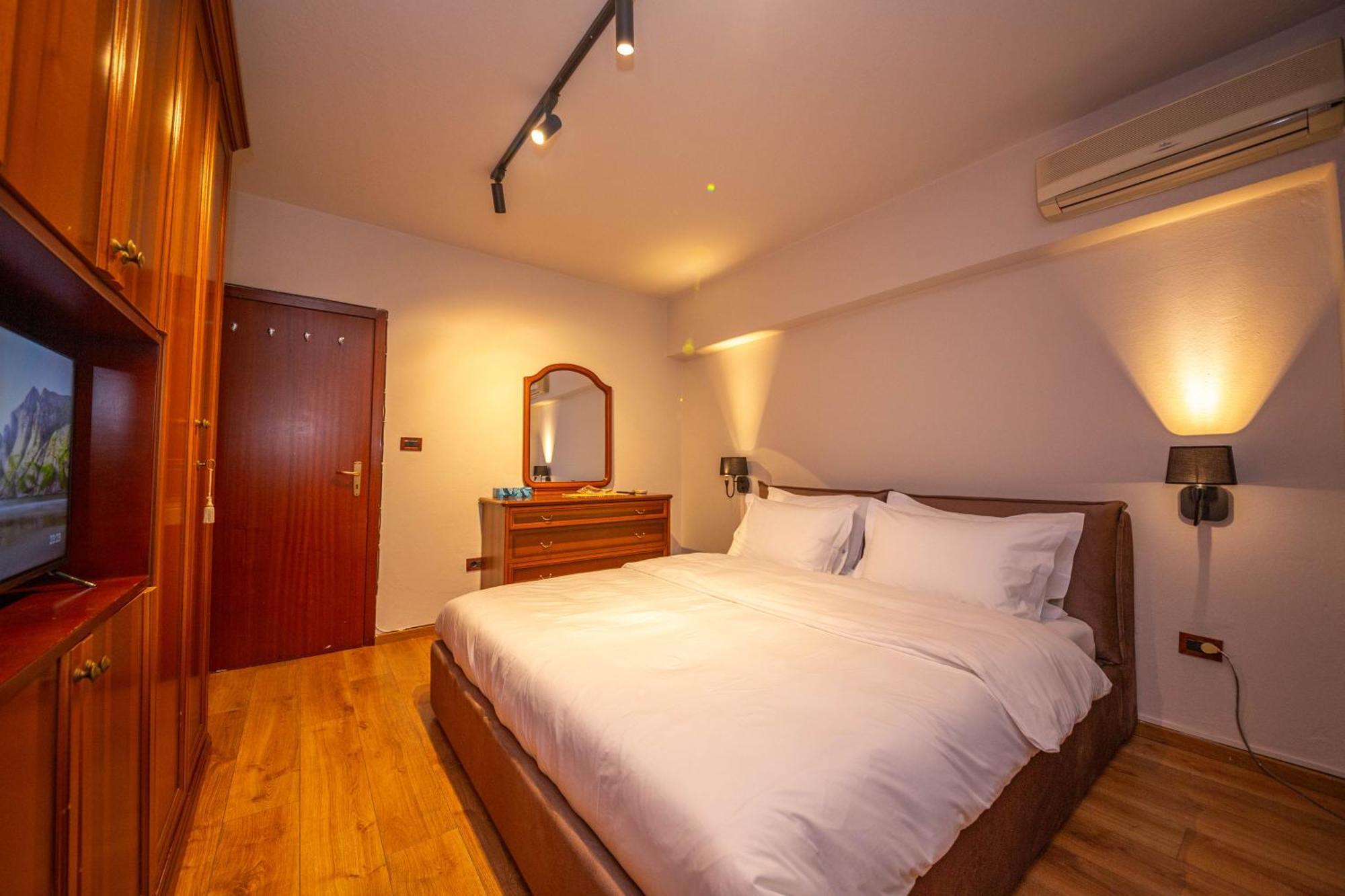 Blloku Unique Apartments 3 Тирана Екстериор снимка