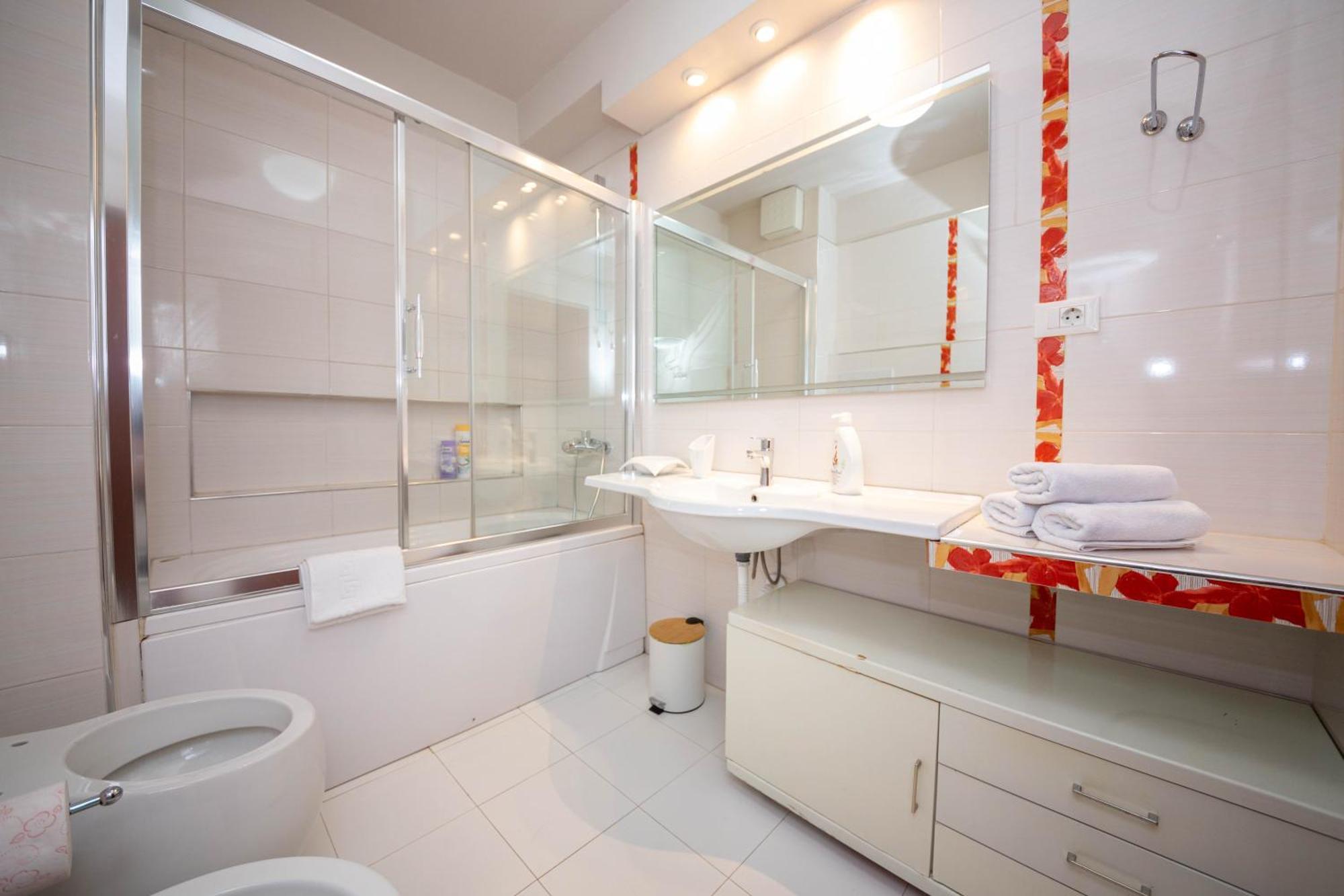 Blloku Unique Apartments 3 Тирана Екстериор снимка